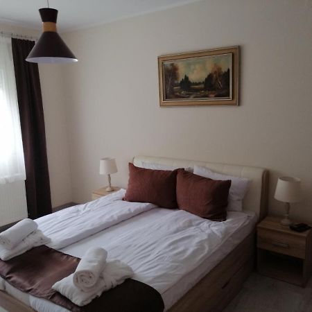 Apartman Zi-Zo Apartment วรชาซ ภายนอก รูปภาพ