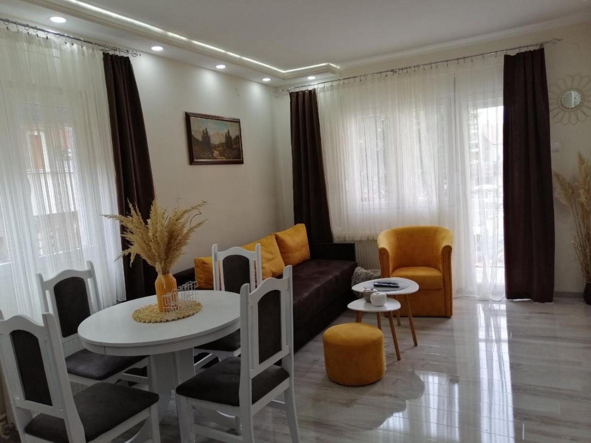 Apartman Zi-Zo Apartment วรชาซ ภายนอก รูปภาพ